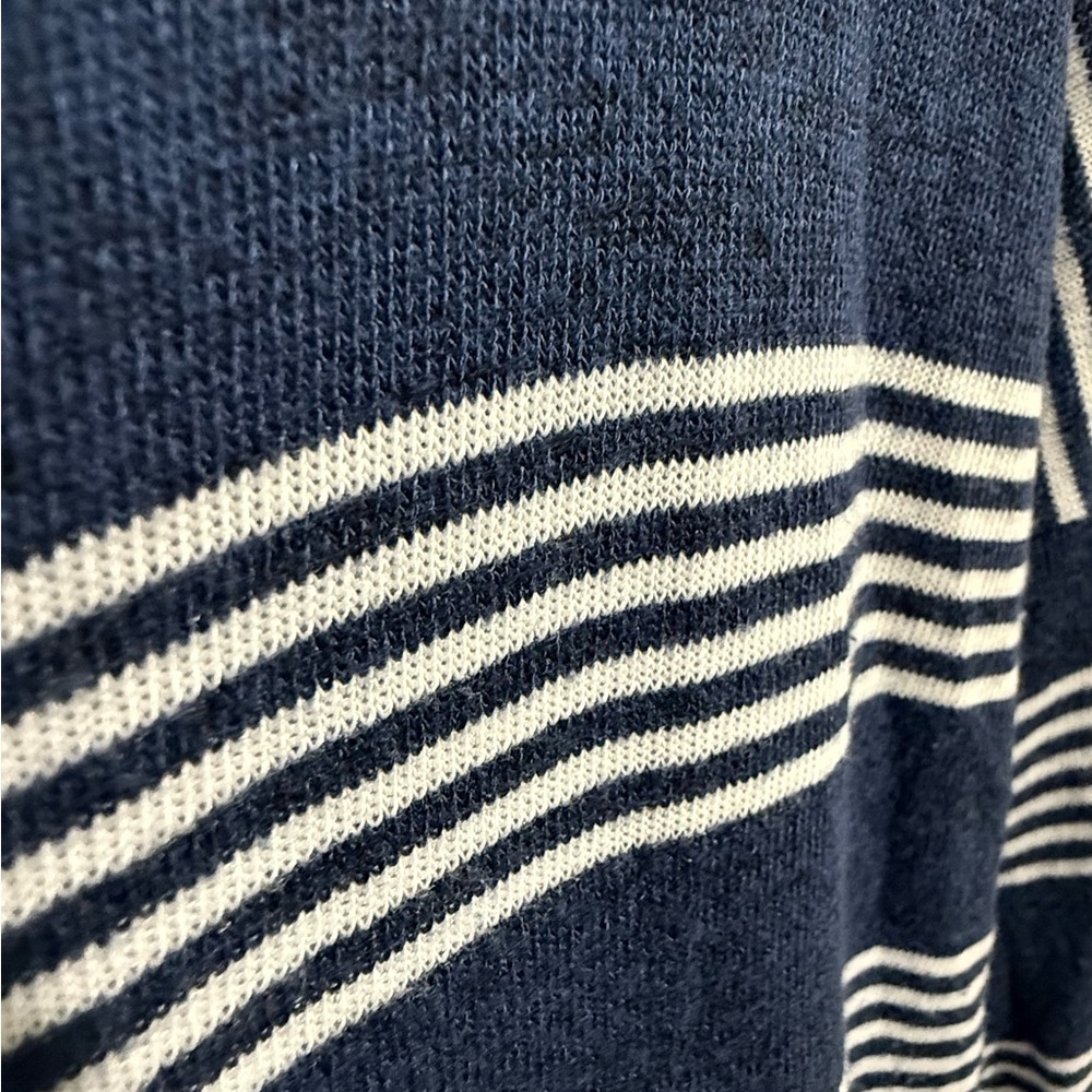 Market & Spruce Blue and Off-White Striped V-Neck Top - Picture 5 of 6